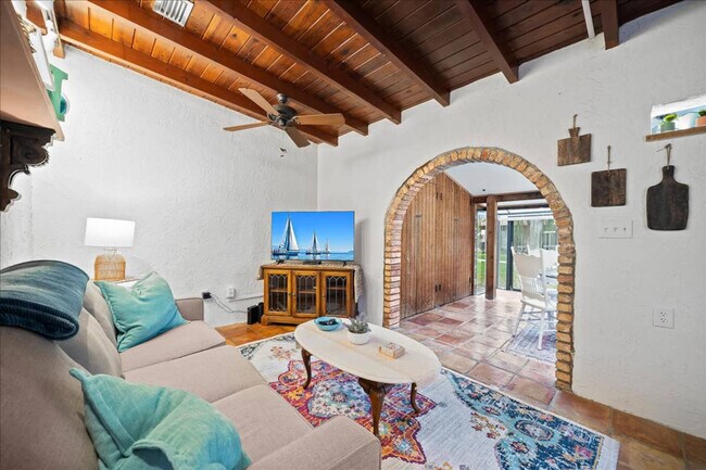 Primary Photo - 408 Harrison Ave