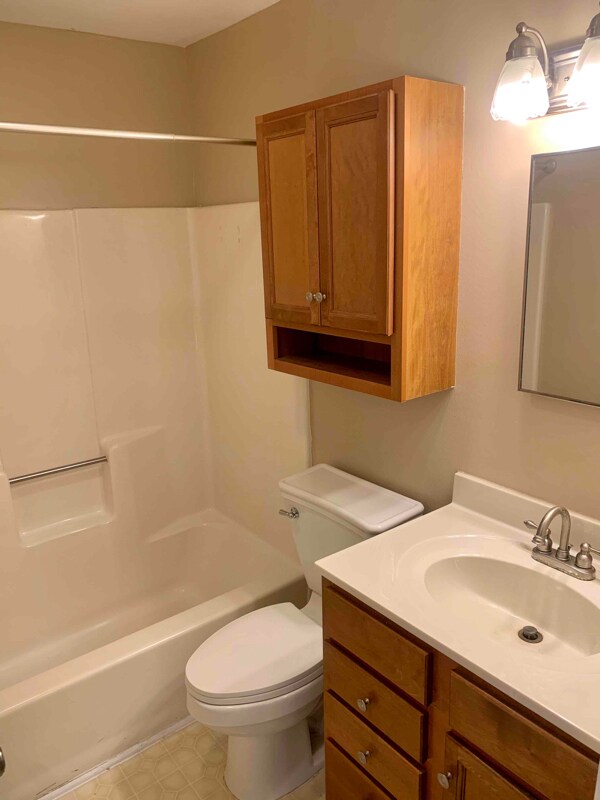 Building Photo - 2755 Pin Oak Dr