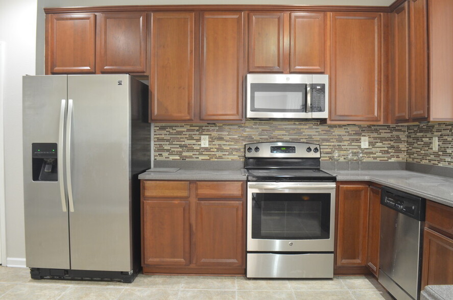 Kitchen - 11097 Castlemain Cir S