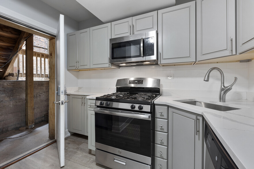 Building Photo - 6112 N Winthrop Ave