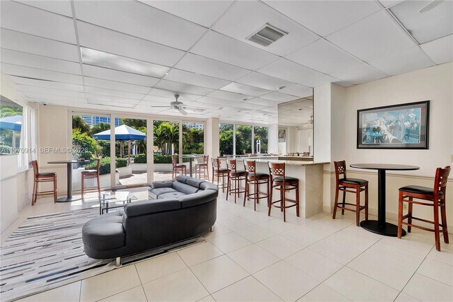 Building Photo - 336 N Birch Rd