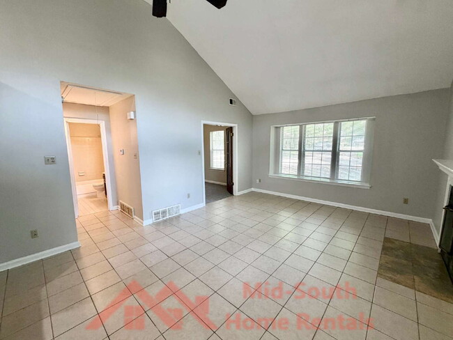 Building Photo - 641 Lagrange Pk Cv