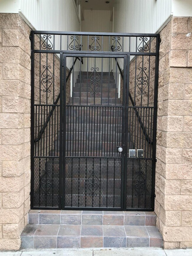 Building Photo - 434 Judah St