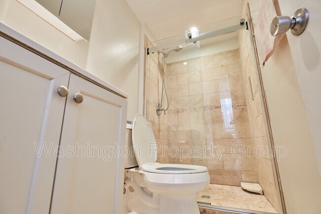 Building Photo - 1670 Wainwright Dr