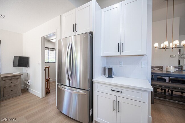 Building Photo - 2548 Tumble Brook Dr
