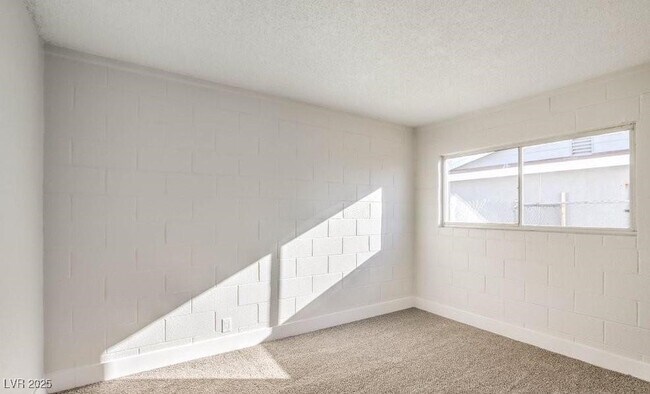 Building Photo - 2033 Hassell Ave