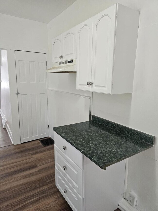 Building Photo - 3 bed 1 bath