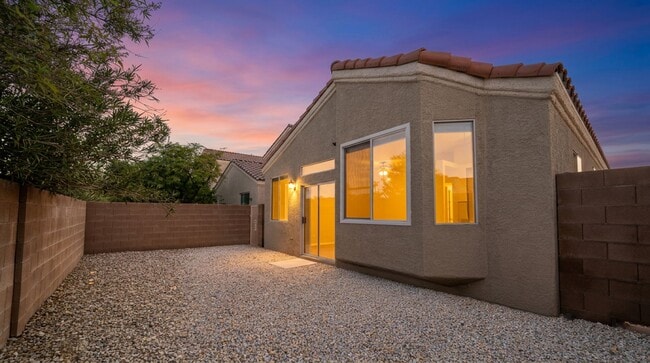 Building Photo - Fully Furnished Single Story Near Silverado Ranch