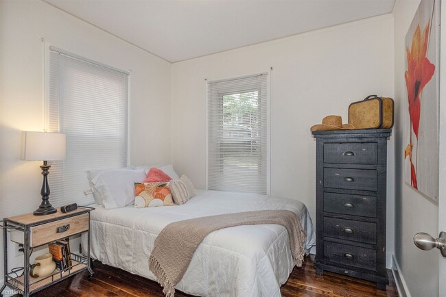 Building Photo - 4 br, 2 bath House - 809 Hillcrest Drive