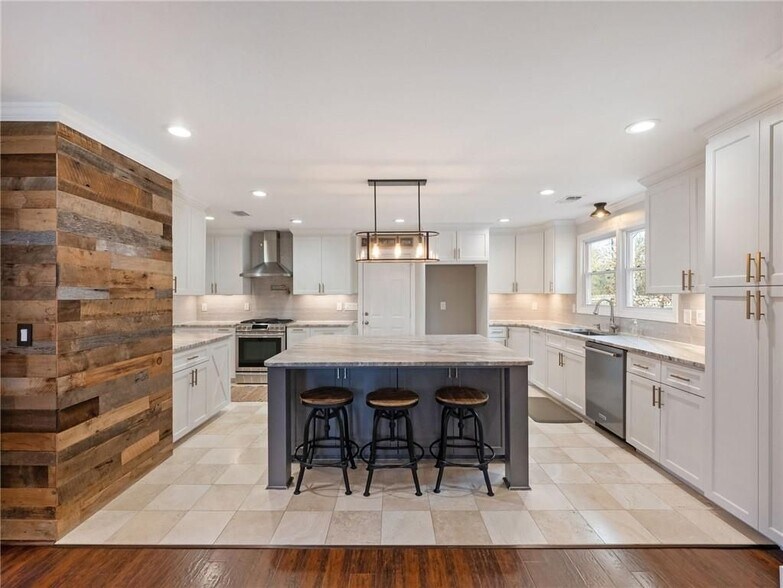 Building Photo - 3965 Hamilton View Way NE