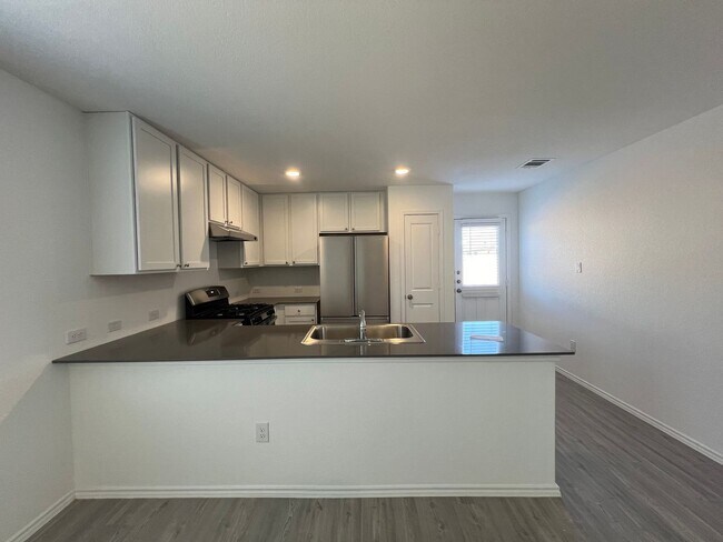 Building Photo - Charming 3/2 Home in Navarro Ranch