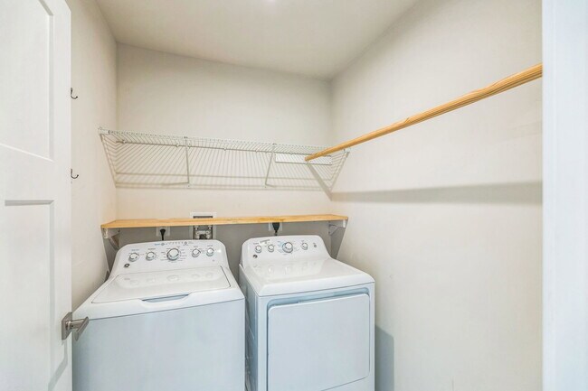 Building Photo - 8327 Legacy Cir E
