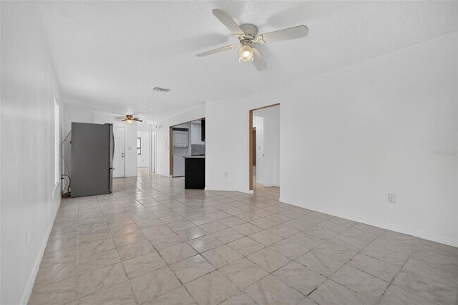 Building Photo - 658 Royalty Ct