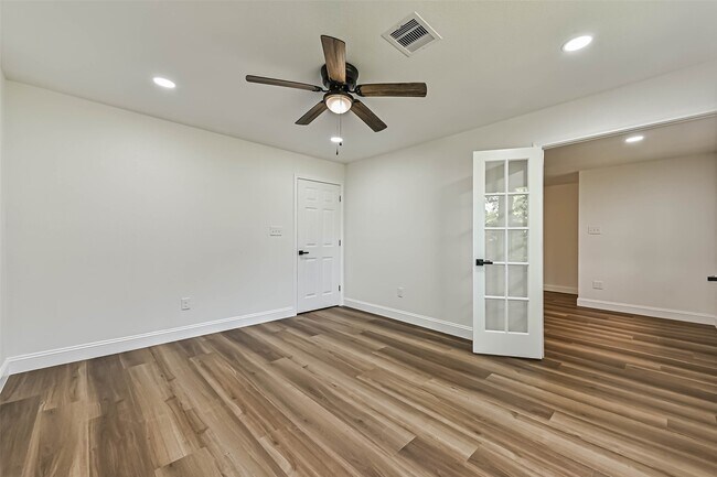 Building Photo - 229 Burkett St