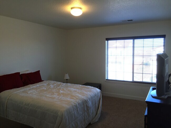 Building Photo - Parade of Homes Winner – Upgraded 4BD/3BA ...