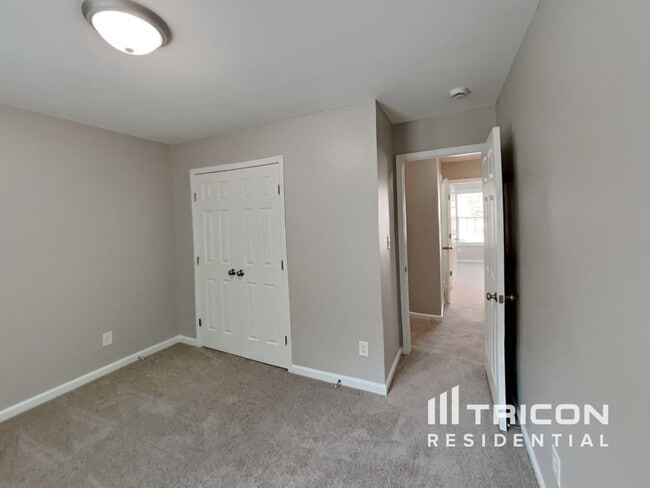 Building Photo - 2801 Varnish Pl