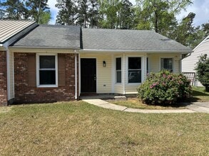 Building Photo - 2 bedroom, 2 bath Duplex