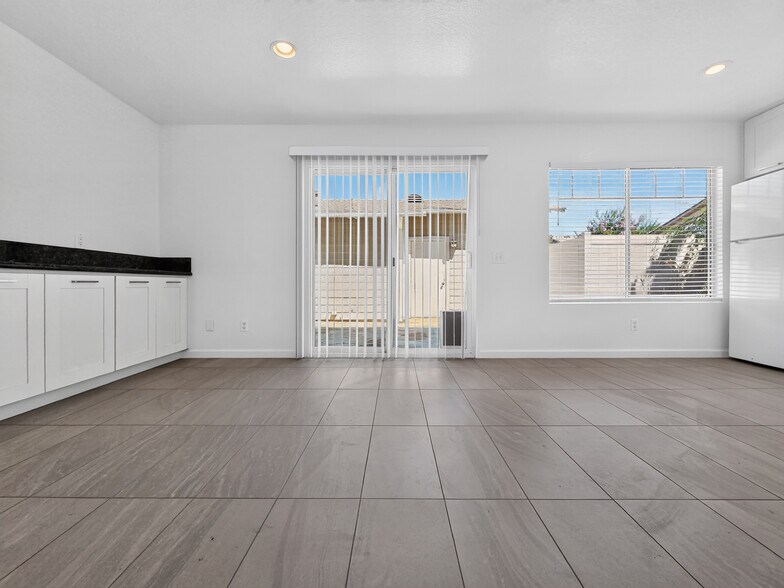 Kitchen/Dining Room - 1065 E Broadway