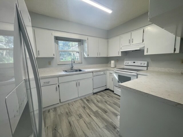 Building Photo - 2 Silver Ct