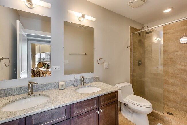 Building Photo - 525 Kedzie St