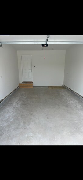 Building Photo - 465 Stewart Ct