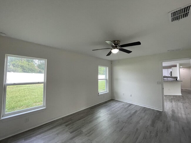 Building Photo - Move-In Ready! Beautiful 3BR/2BA with New Flooring & Fresh Paint