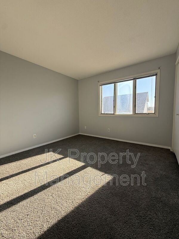 Building Photo - 2300 14th Ave S