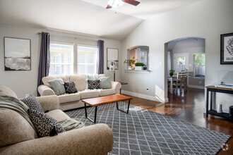 Building Photo - 1031 Fallbrook Loop