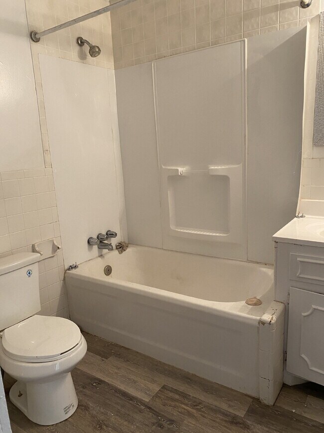 Building Photo - PRE-Leasing!! "Charming" 3-Bed, 2-Bath Home