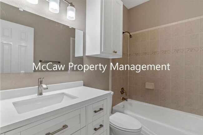 Building Photo - 302 W Spring St