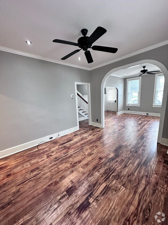 Building Photo - Charming 3 Bedroom Home in Mt.Joy!