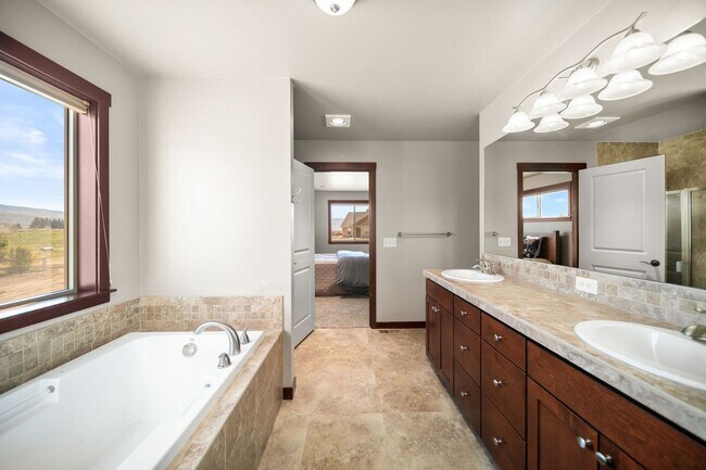 Building Photo - 229 Sun Valley Dr