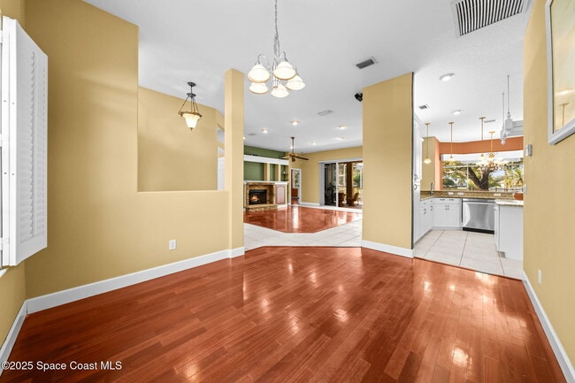 Building Photo - 949 SE Gardenbrook Ct