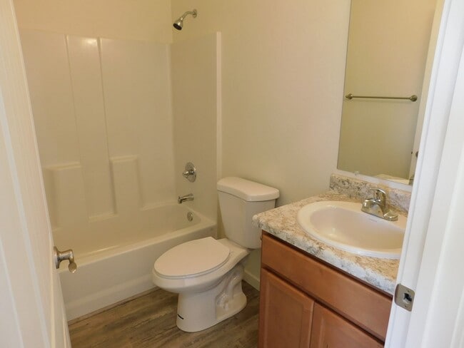 Building Photo - WALKING DISTANCE TO COMMUNITY