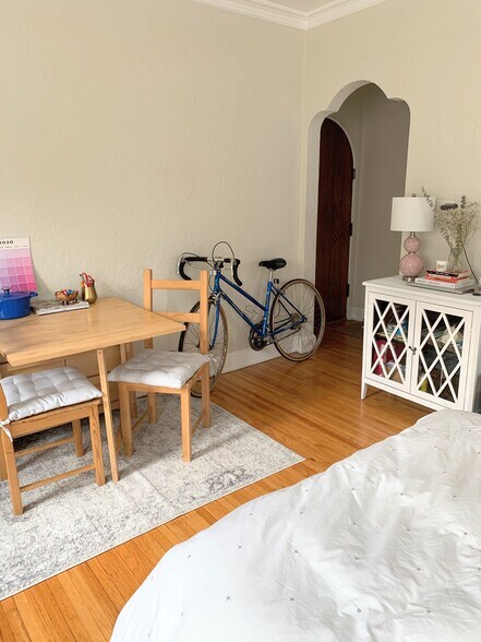 Living room/bedroom - 3252 Fremont Ave S
