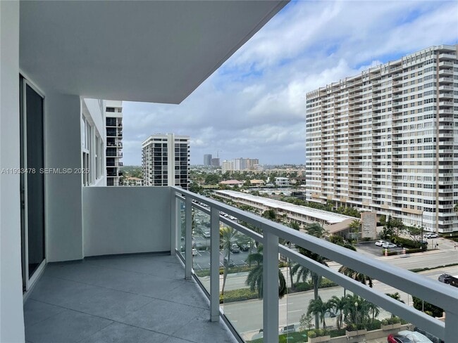 Building Photo - 2030 S Ocean Dr
