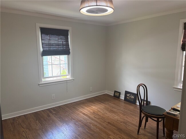 Building Photo - 240 Ferncliff Ave