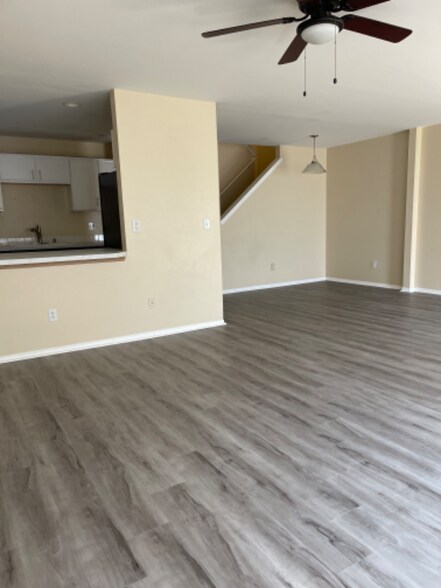 Building Photo - 4906 43rd Ln SE