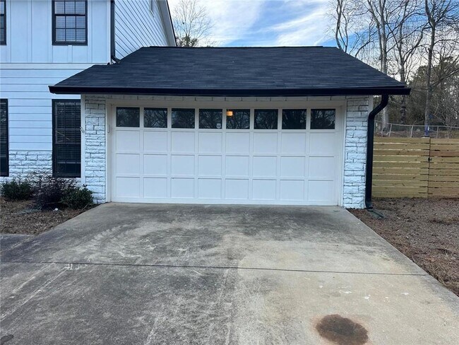 Building Photo - 2834 Clearbrook Dr