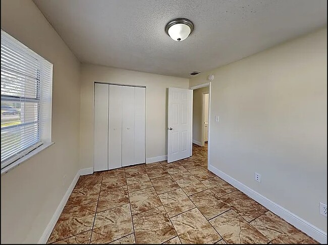 Building Photo - 5435 Lily St