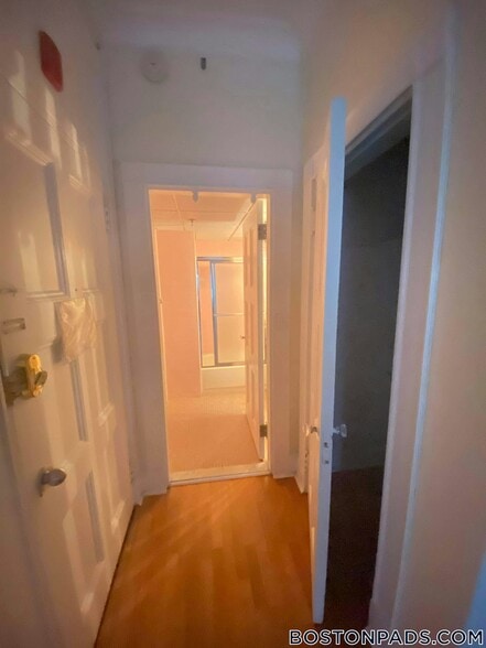 Building Photo - 62 Boylston St