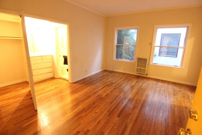 Building Photo - 846 Sanborn Ave