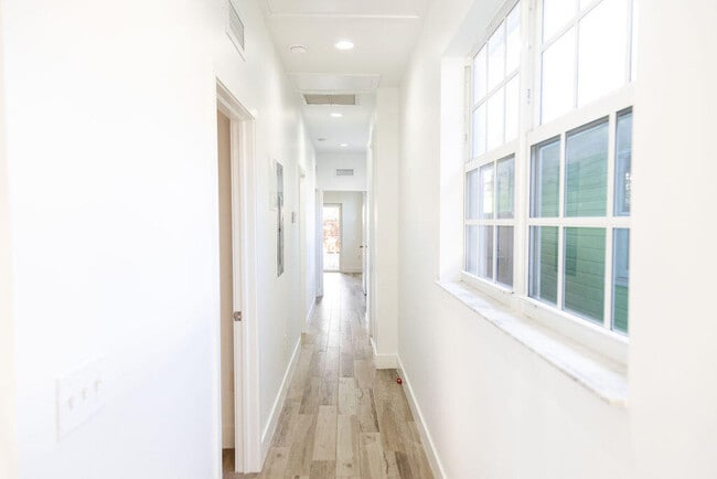 Building Photo - 313 N M St