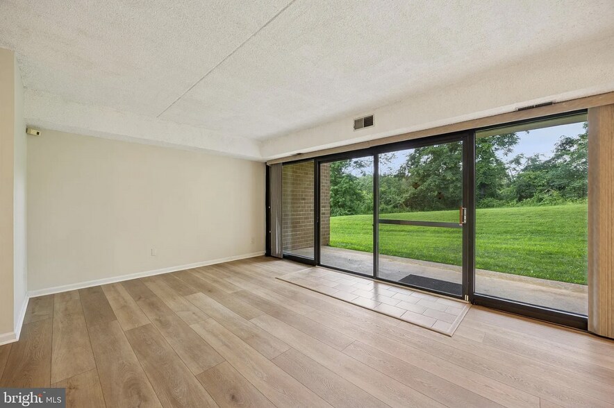 Building Photo - 42 Hermitage Dr
