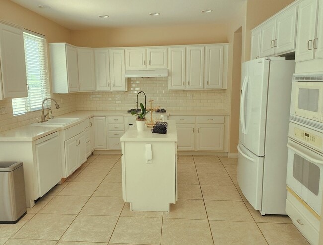 Building Photo - Beautiful 5BD, 3BA, 2,871 Sq. Ft. Home In ...