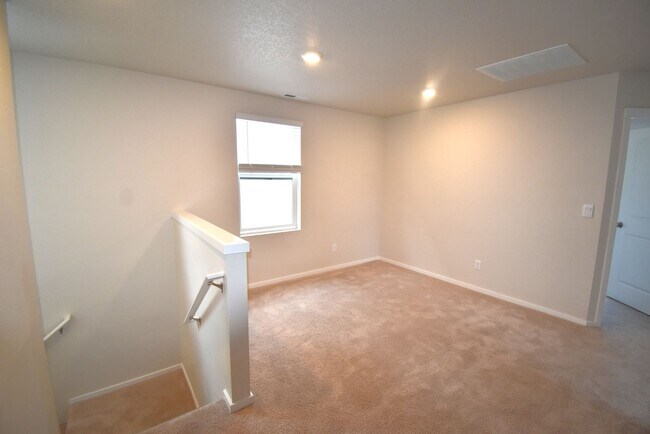 Building Photo - Beautiful Home in Cul De Sac!