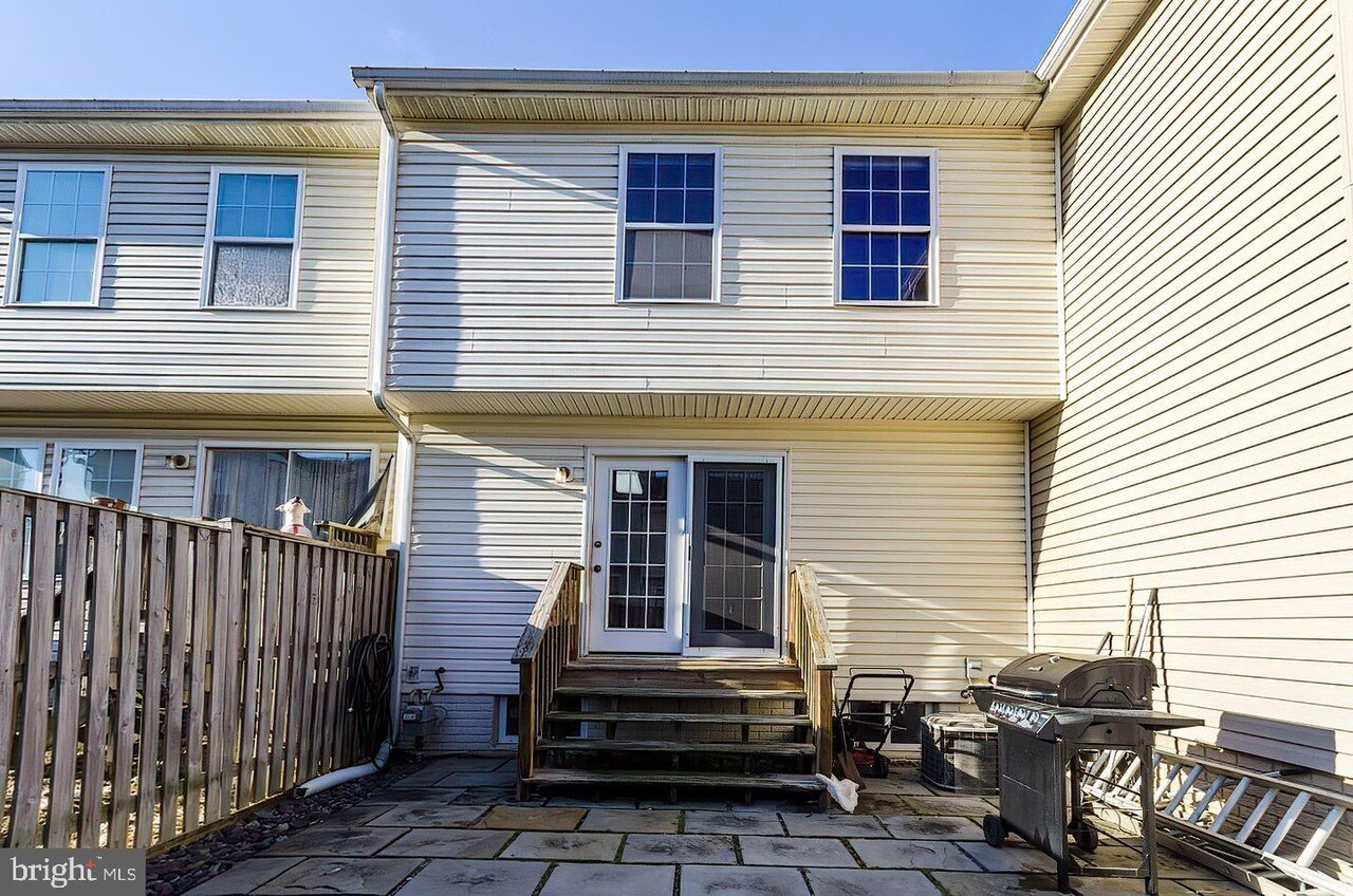 Building Photo - 9 E Calabash Ct