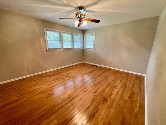 Building Photo - 3 bedroom 2.5 bath in the heart of Athens!...