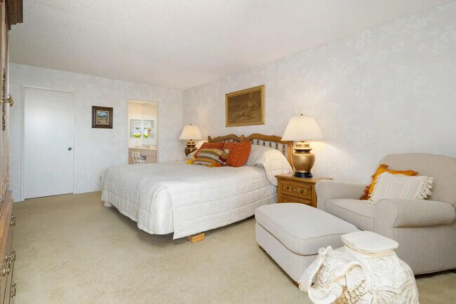 Building Photo - 2604 N Whitewater Club Dr