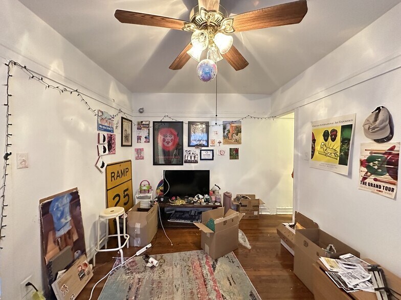 Building Photo - 3034 N Halsted St